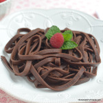 These strands of chocolatety awesomeness are so decadent, that had Marie Antoinette been Italian, she probably would have said "Let them eat chocolate noodles!" (and then lived happily ever after because everyone agreed!).